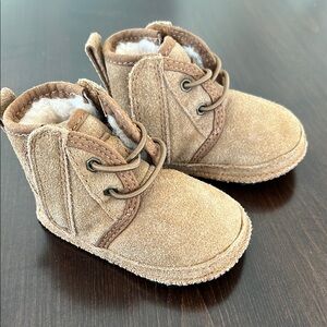 Ugg walkers Tan baby Boots